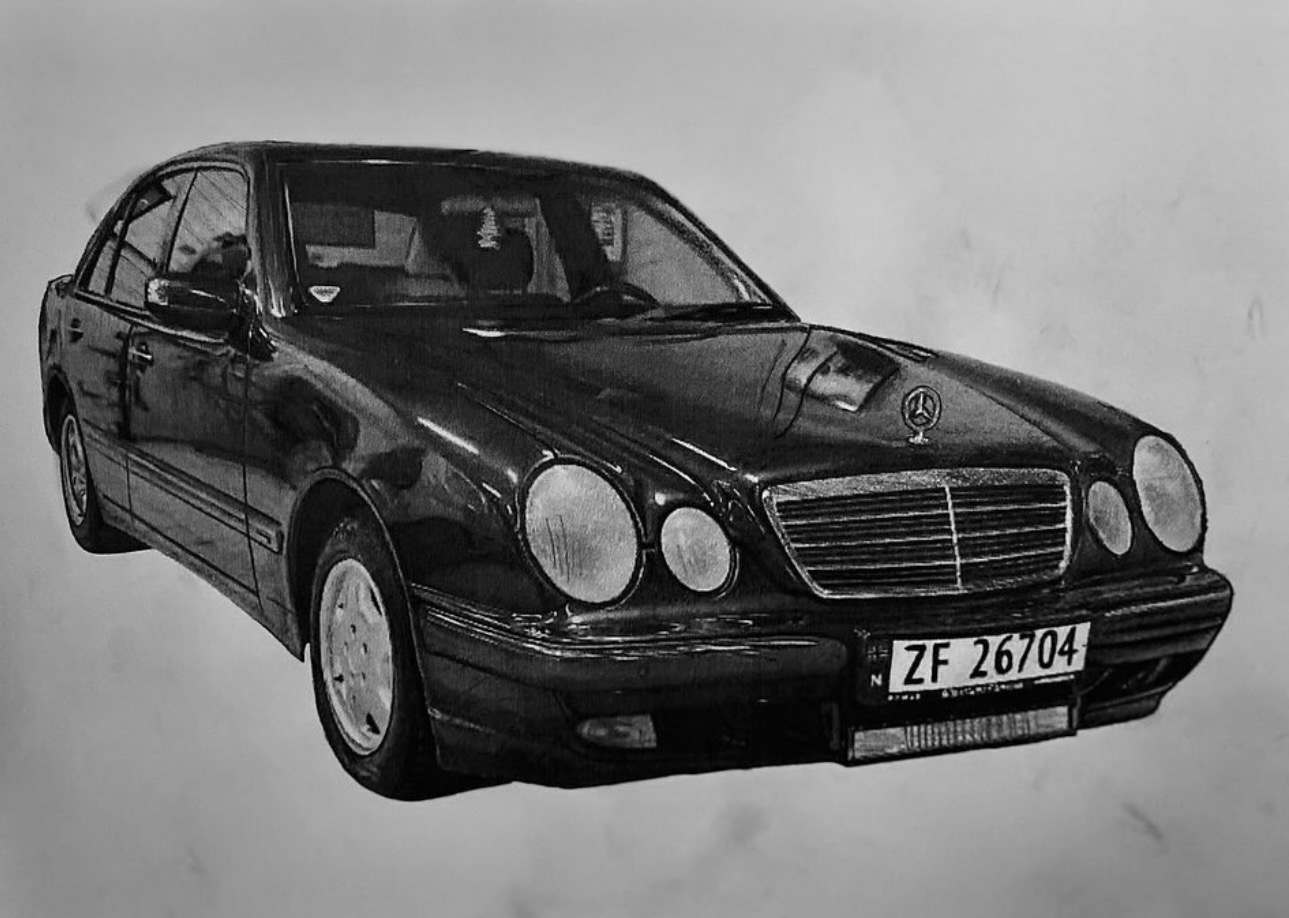 Blyantteikning av svart Mercedes E-klasse